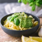 zucchini pasta nudeln rezept vegan gruen basilikum spinat gesund einfach