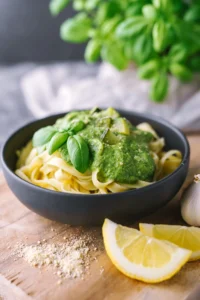 zucchini pasta nudeln rezept vegan gruen basilikum spinat gesund einfach