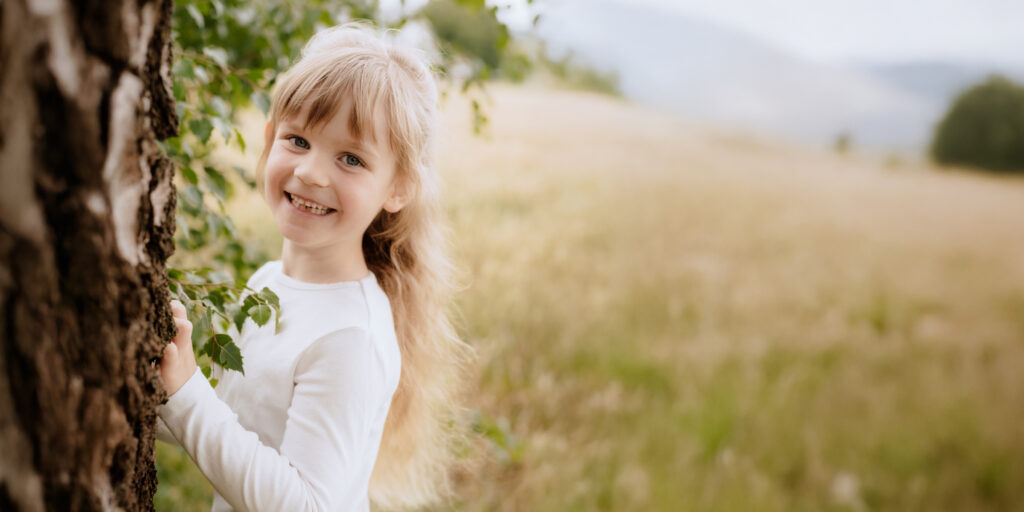 kitafotografie-niedersachsen-kind-im-freien-hero